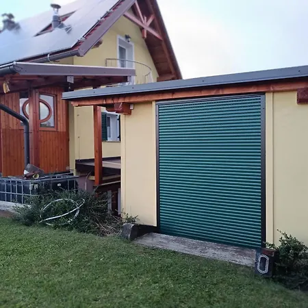 Nebesa So Tudi Na Zemlji *